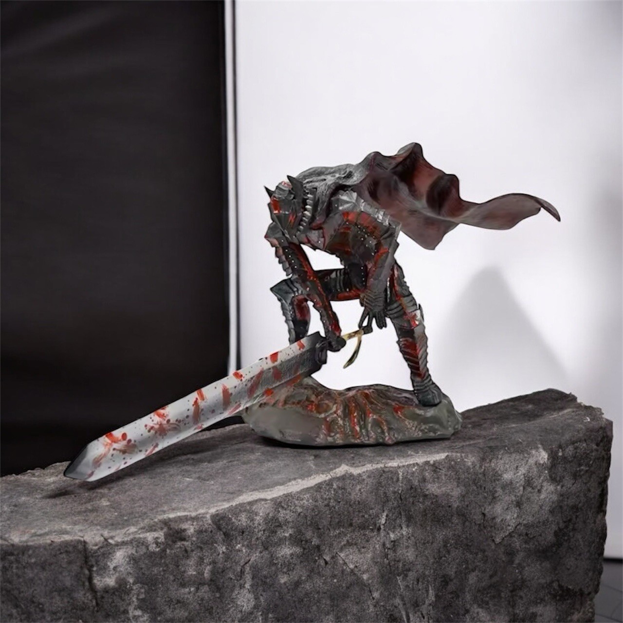 Figurine Berserk armure berserker Guts de 15 cm Bloody pour décorer un espace gaming