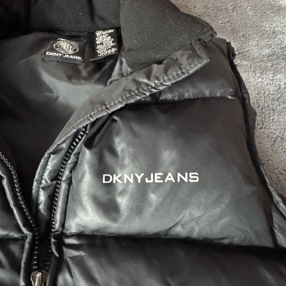 Chaleco acolchado de plumón DKNY Jeans para mujer negro con cremallera frontal talla XS bolsillos con cremallera Foto 2 de 4