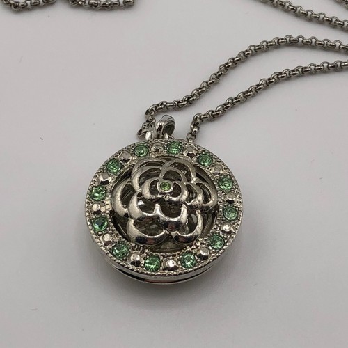 Floral Locket Pendant Necklace Green & Silver Tone Round Floral Design Festival - Picture 13 of 15