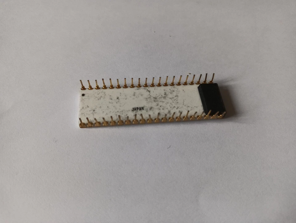 NEC D8085A white ceramic and gold 8085 vintage CPU GOLD - Image 2 of 4