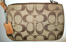 COACH SIGNATURE CANVAS LOGO WRISTLET WALLET KHAKI  BROWN