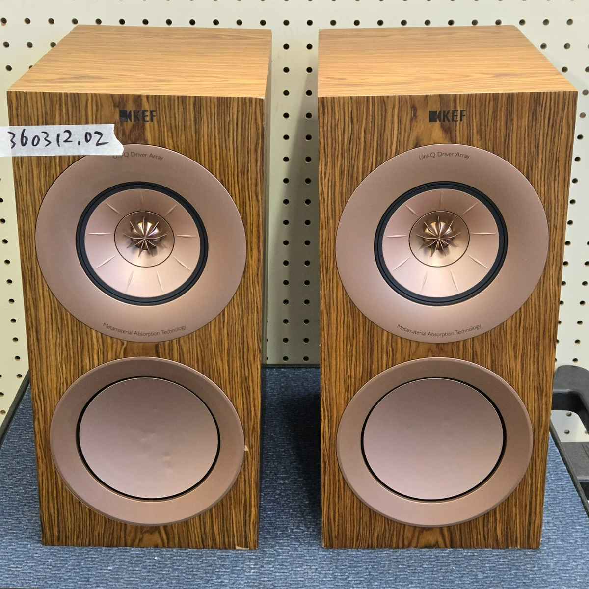 KEF R3 Meta Bookshelf Speakers Pair Walnut (Used, with Dents) #d