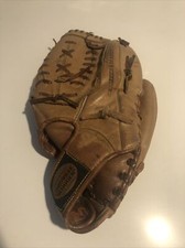 H B Louisville Slugger LSG20 The Thief softball baseball RH thrower glove 12"