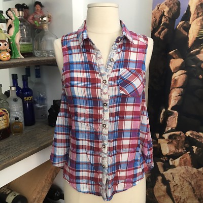 Hem & Thread Sleeveless Button Up Top