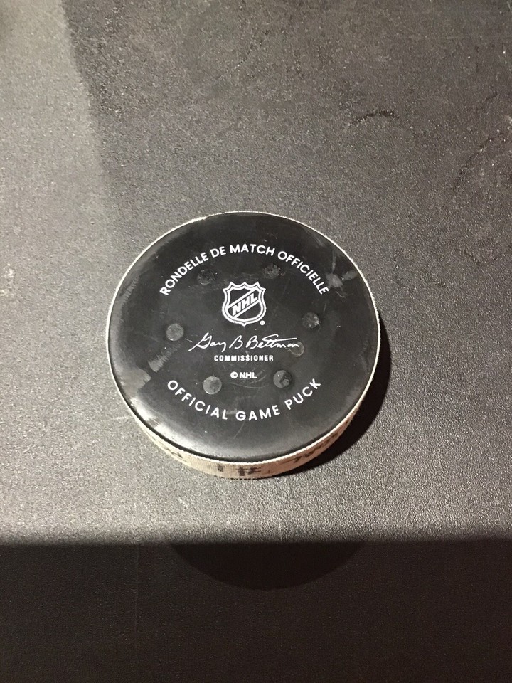matt-duchene-goal-puck-dallas-stars-vs-colorado-avalanche-puck-4-7-24