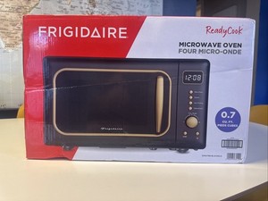 Frigidaire 0.7 Cu Ft Retro Compact Countertop Microwave 700W