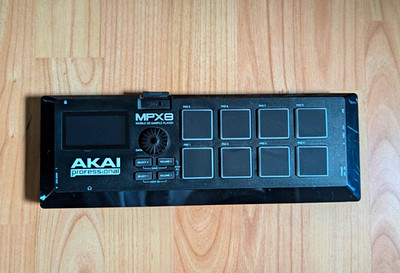 Akai Professional MPX8 Sampler 8 Pads/8 Sounds SD-Slot inkl. Netzteil microSD