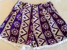 Gitano vintage women's shorts, geometric and floret pattern.