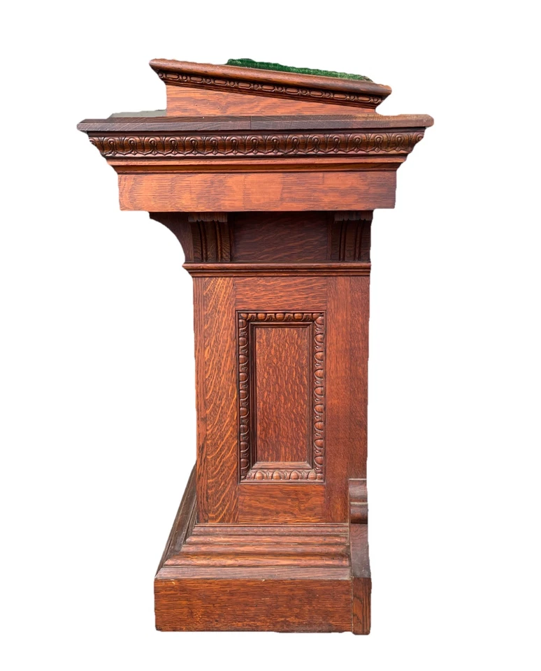 Púlpito, atril o podio antiguo de roble aserrado en cuartos de diseño gótico Foto 4 de 4