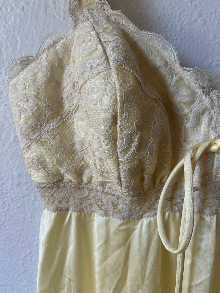 Sutiã embutido vintage Olga dormindo linda renda amarelo claro boneca bebê camisola tamanho 36 - Imagem 4 de 4