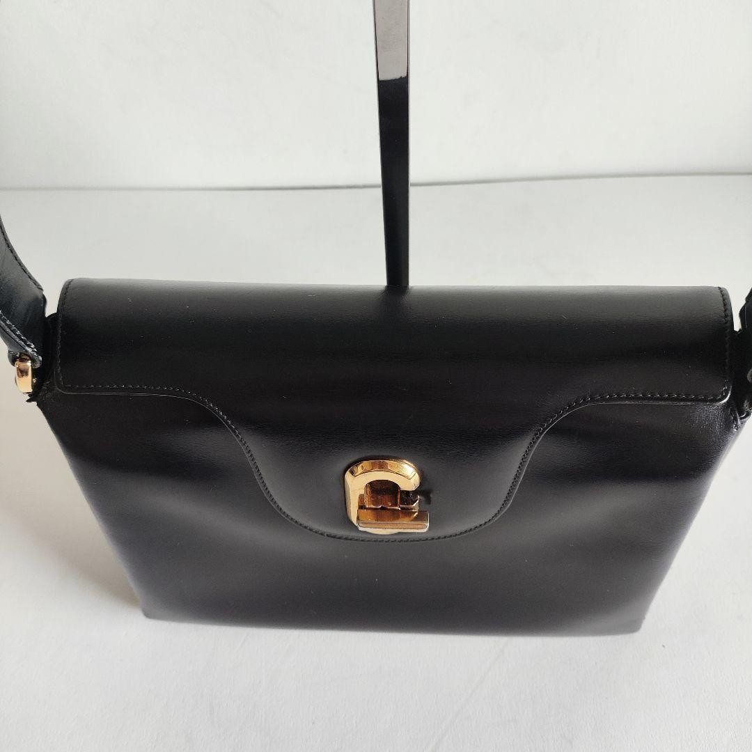 Gucci Black Leather One Shoulder Turnlock Bag 7.5x9.4in Preowned