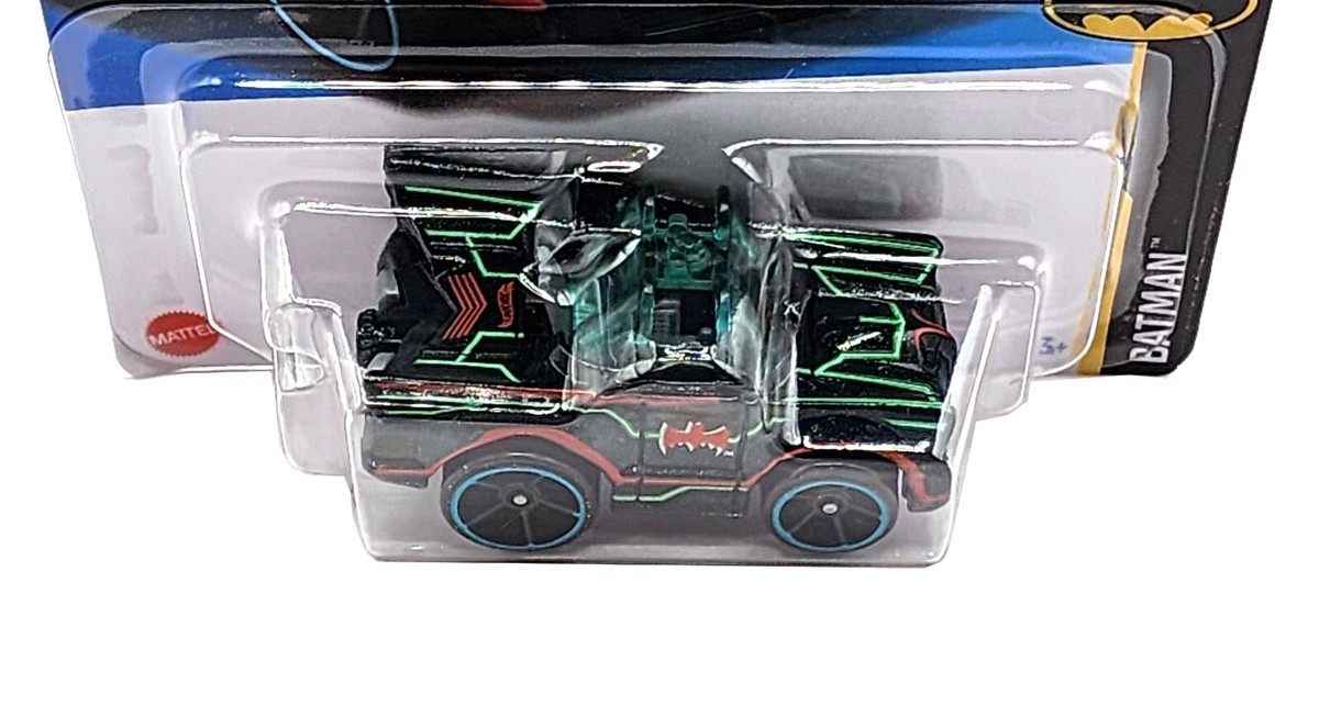 ホットウィール ★ BATMOBILE ★ PREMIUM ★ 2 台セット ホットウィール ☆ BATMOBILE ☆ PREMIUM ☆ 2 台セット ホット