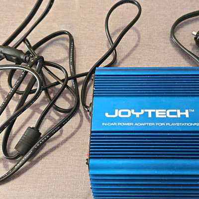 Joytech In-Car Power Adapter Netzteil für Sony PlayStation 2 (PS2)