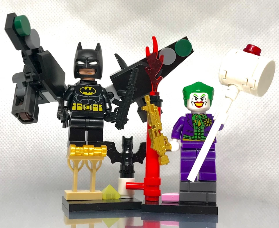 BATMAN LEGO © DC COMICS MINIWORLD 🎁 + THE JOKER / WEAPONS INCLUDE 114D - Image 2 of 4