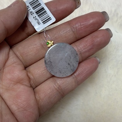 Runder Anhänger aus natürlicher Jade mit Verschluss aus 18 Karat Gold