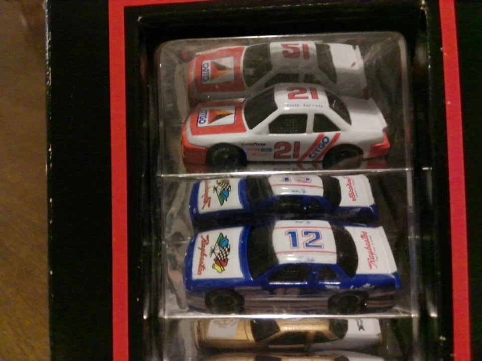 Racing Champions 1991 Edición Coleccionista Paquete de 4 Escala 1/64 con Tarjetas de Coleccionista Foto 2 de 4