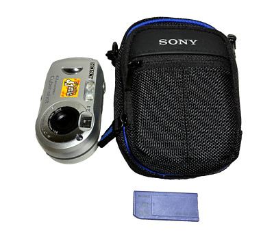Vintage Sony Cybershot DSC-P41  4.1MP Digital Camera w/ Memory and Case  Tested