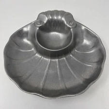 The Wilton Co Clam Shell Dish ~ Serving Candy, Snacks, Chip and Dip, Vegetable