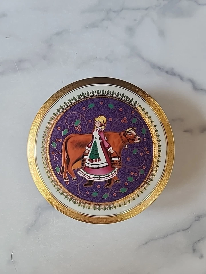 Plato con tapa Mikasa Christmas 1999 Eight Maids Of Milking Foto 3 de 4