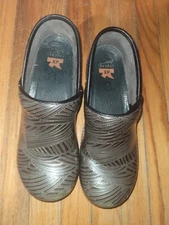 Dansko Clogs womens size 40/8.5