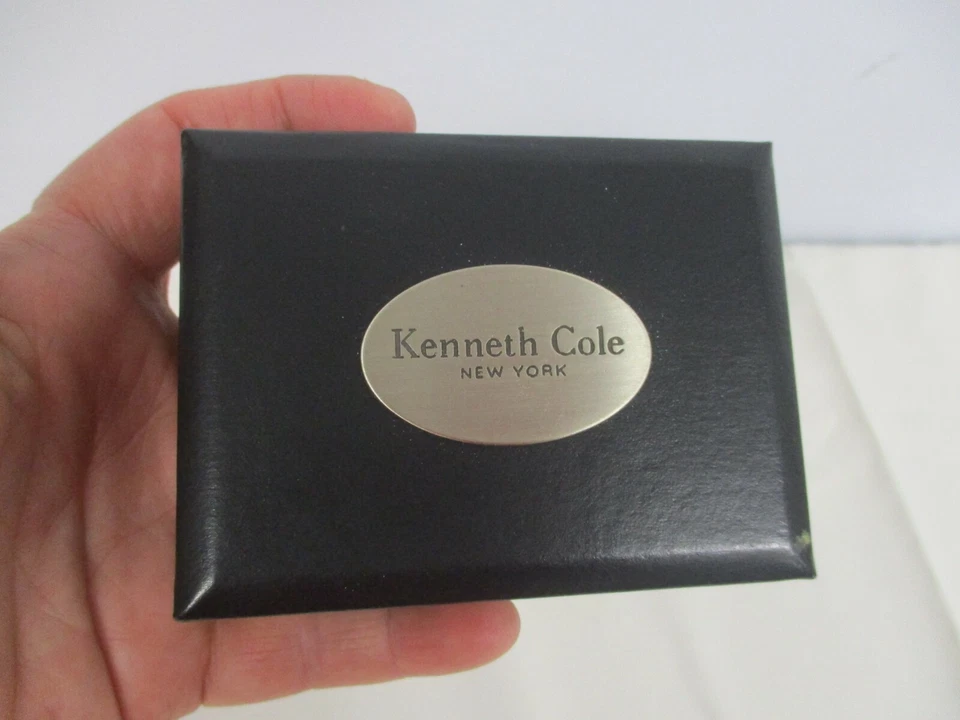 NUEVA BOLSA DE GOLF KENNETH COLE PLATEADA GEMELOS ~ ¡NUEVA! ¡NUEVO! ¡Sin usar, en caja! Foto 4 de 4