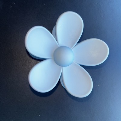 NEW FREE PEOPLE Light Baby Blue Daisy Flower Claw Clip Hair Retro Oversized Updo