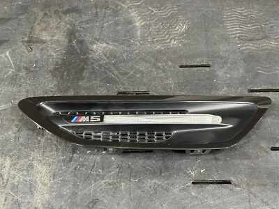 2013-2016 BMW F10 M5 M SEDAN FRONT LEFT FENDER GRILLE W TURN