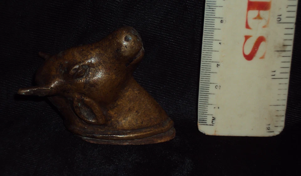 Antigua cabeza de toro indio de cobre para decoración de pared mango de palo Foto 2 de 4