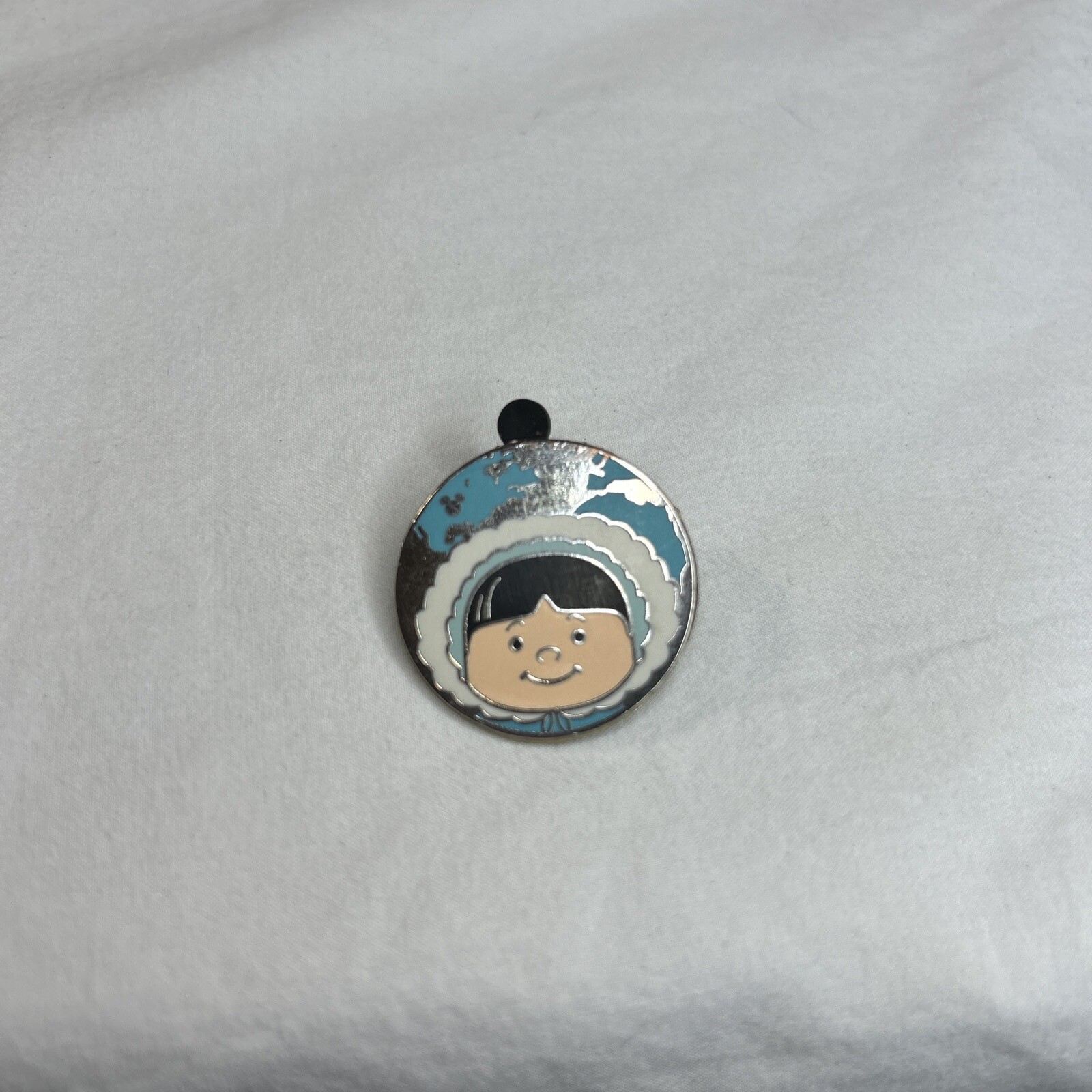 DISNEY PIN ESKIMO BOY HIDDEN MICKEY PIN CUTE WDW ITS A SMALL WORLD ALASKA PIN
