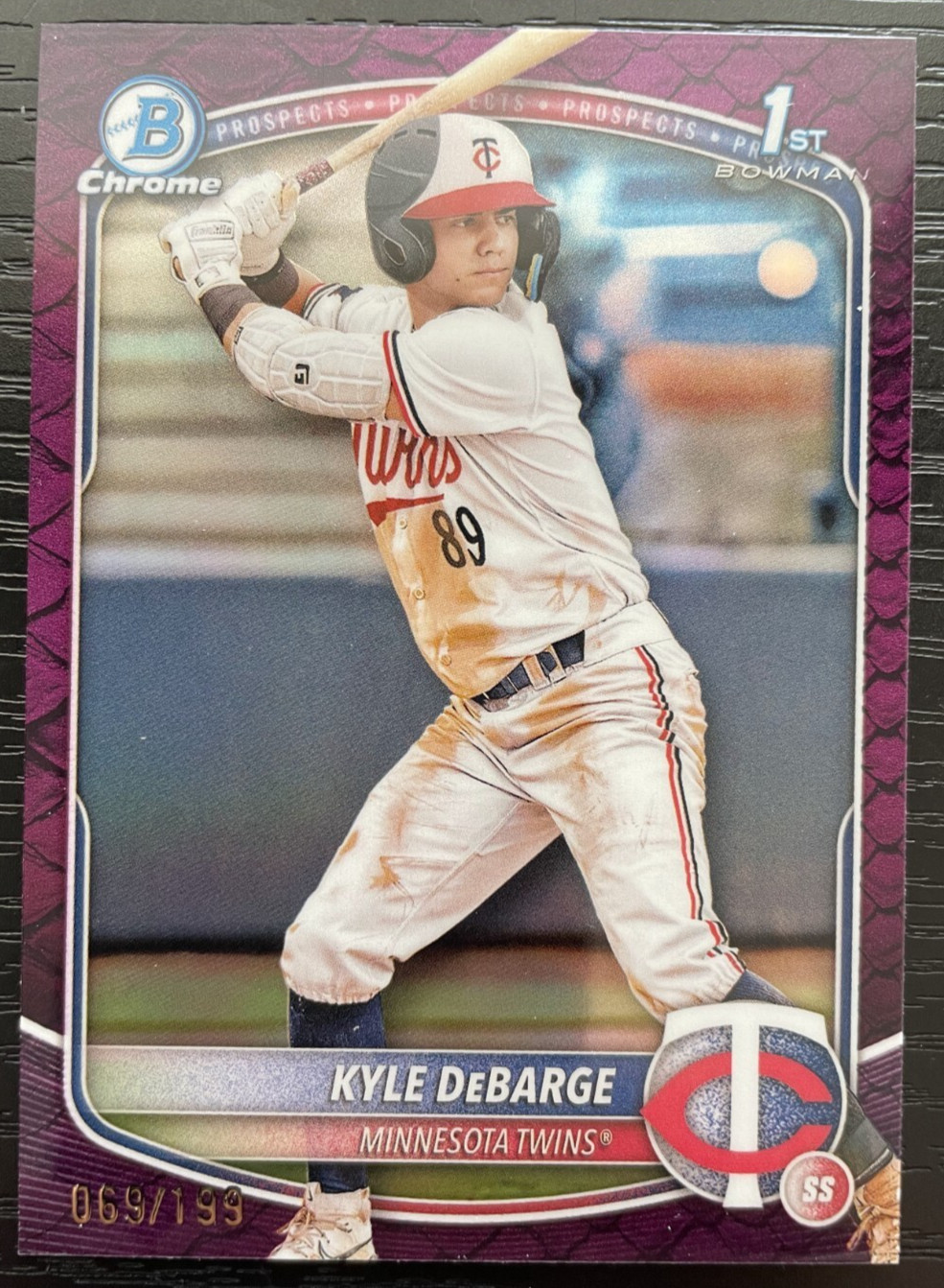 2025 Bowman Chrome Prospects FUCHSIA REPTILIAN REFRACTOR Kyle DeBarge /199 1st