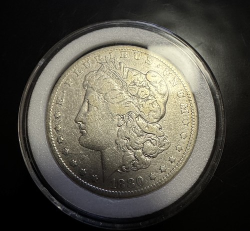 1880 S Morgan Silberdollar in einer Kapsel-/Sammlerhülle. - Bild 3 von 3