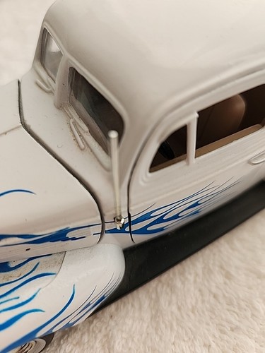 Coche diecast 1/24 - Raro Chevrolet 1939 cupé blanco con llamas azules - sin caja original - Imagen 12 de 12