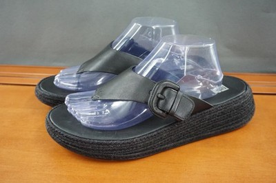 FitFlop Sandals Womens 11 US Black Leather Platform Thong Flip Flops Comfort