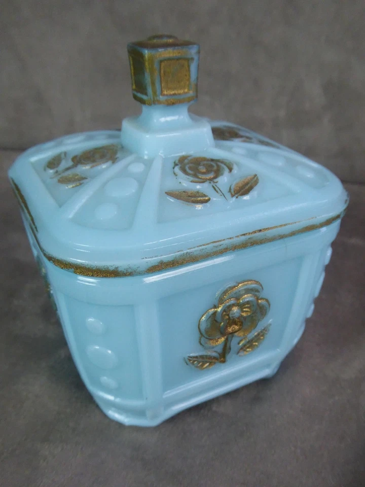 SUCRIER en opaline, ancienne, à décor de fleurs dorées. - Photo 2/4