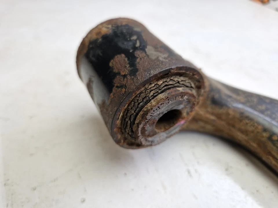 2012 FORD RANGER LIMITED 3.2 TD RIGHT FRONT LOWER WISHBONE CONTROL ARM - Image 3 of 4