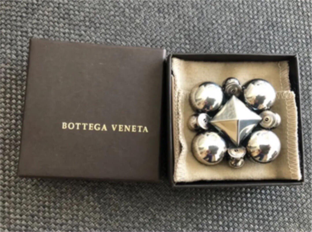 BOTTEGA VENETA ボッテガヴェネタ ブローチ ag925 スクエア New in Box BOTTEGA VENETA .925 Rustic Silver Pin NEVER POLISHED