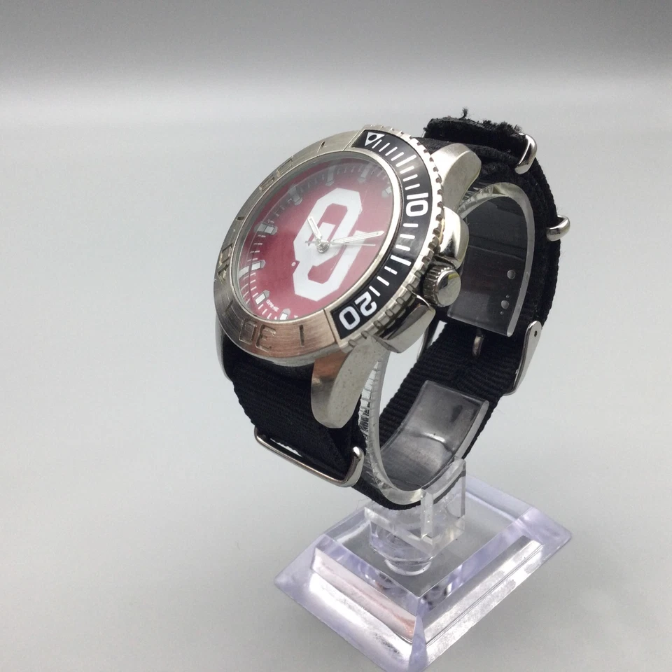 Reloj Oklahoma OU Sooners Hombre 45mm Tono Plateado Banda Nylon NCAA Batería Nueva Foto 4 de 4
