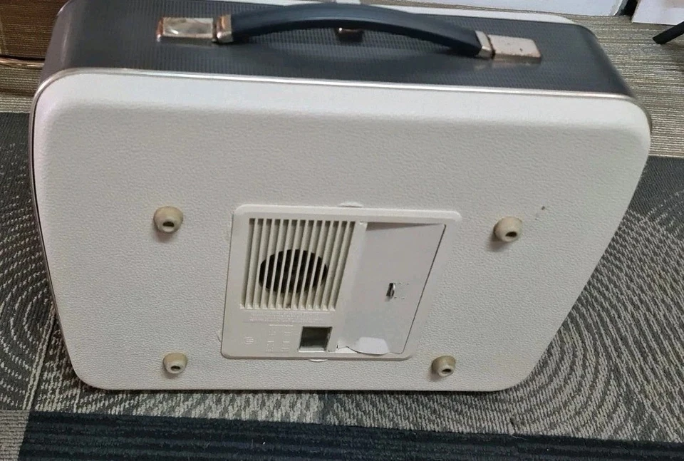 VINTAGE GRUNDIG 1960,s/ REEL TO REEL/ /MADE IN GERMANY - Image 4 of 4