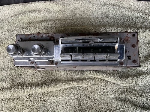 1965 Cadillac wonderbar radio w/knobs for parts or repair