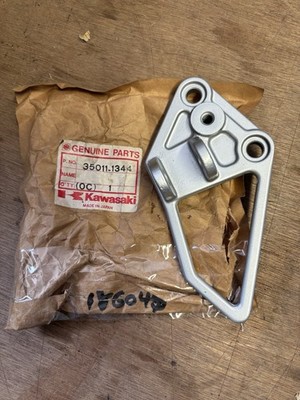 Original NOS Kawasaki GPX600R Fußrastenhalter links 35011-1344