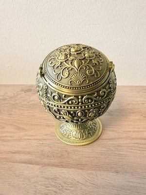 Vintage Windproof Push Down Ashtray with Lid Metal Outdoor Indoor Tabletop