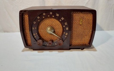 Vintage Zenith Model H723 AM/FM Bakelite Tube Radio Not Working. Parts Only 