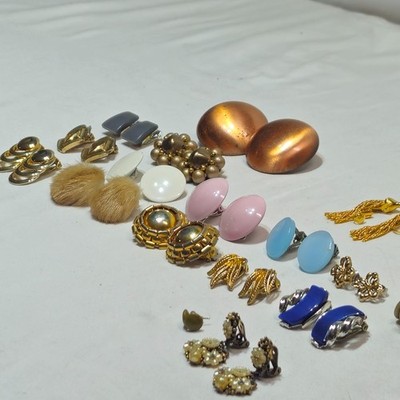 vtg Earrings Lot Clip-on, Screw-back  Assorted brands & Styles All Wearable