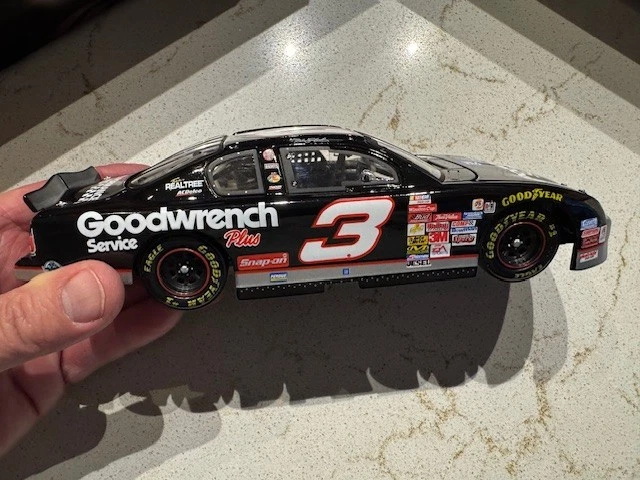 Dale Earnhardt #3 GM Goodwrench Service Plus 2001 Monte Carlo 1:24 Die-Cast. - Image 4 of 4