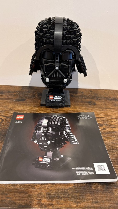 LEGO Star Wars 75304 Darth Vader Helmet Collection