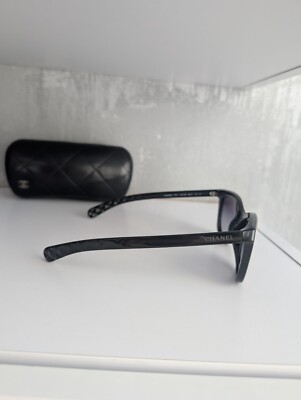 Chanel CC Crystal Trim Logo Quilted Black Frame Fashion Cat  display picture 1