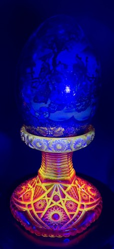 Vintage Asian Art Satsuma Egg Porcelain Gold Moriage UV GLOW Glass Pedestal - Picture 6 of 24