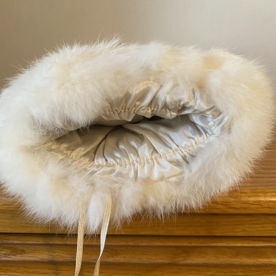 Vintage 1950’s White Fur Hand Muff Beautiful And So Soft - Image 2 of 4