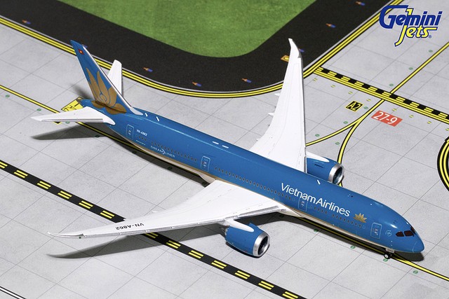 boeing 787 diecast model