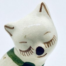 Vtg RIO HONDO Hand Painted WHITE CAT Ceramic Figurine EYELASHES GREEN BOWTIE